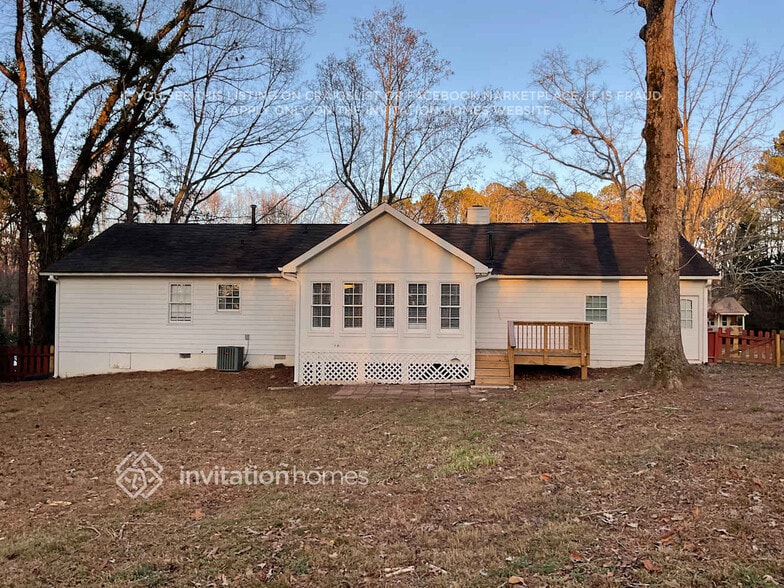 Building Photo - 305 N Briar Ridge