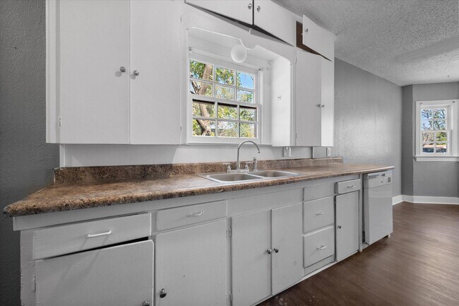 Building Photo - 2402 Avenue U