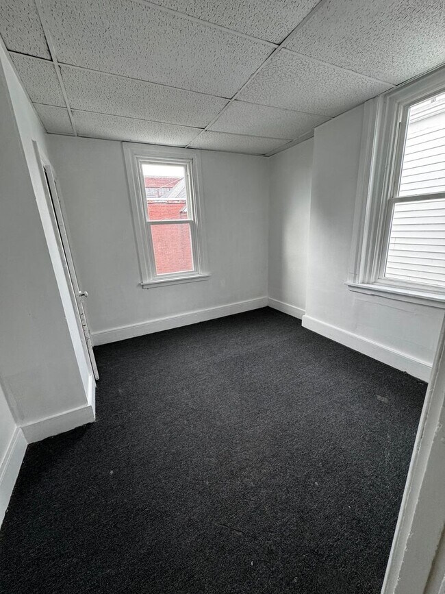 Building Photo - 4 Bedroom Row Home-39 N 10th St, Lebanon, PA