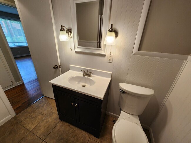 Building Photo - Spacious 3-Bedroom, 1-Bathroom Home AVAILABLE NOW!!