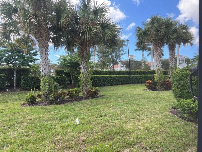 Building Photo - 2 bedroom, 2 bathroom attached villa home in Islandwalk!