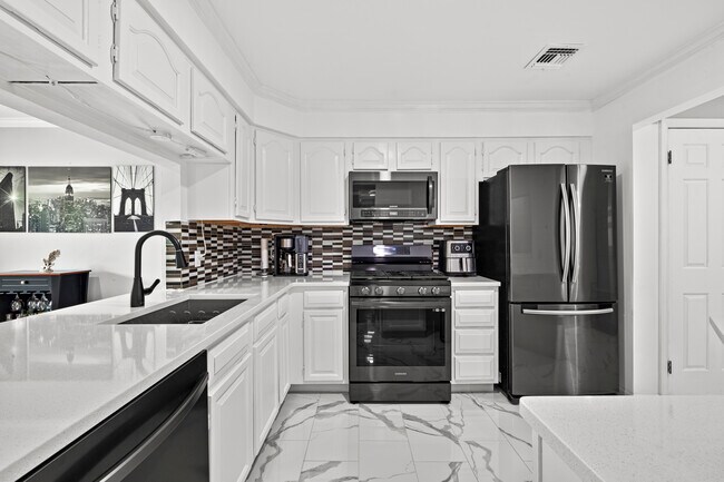 Kitchen - 13 Crystal Ln