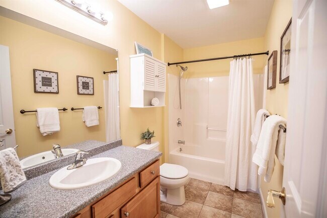 Building Photo - 65 Fordway Extension