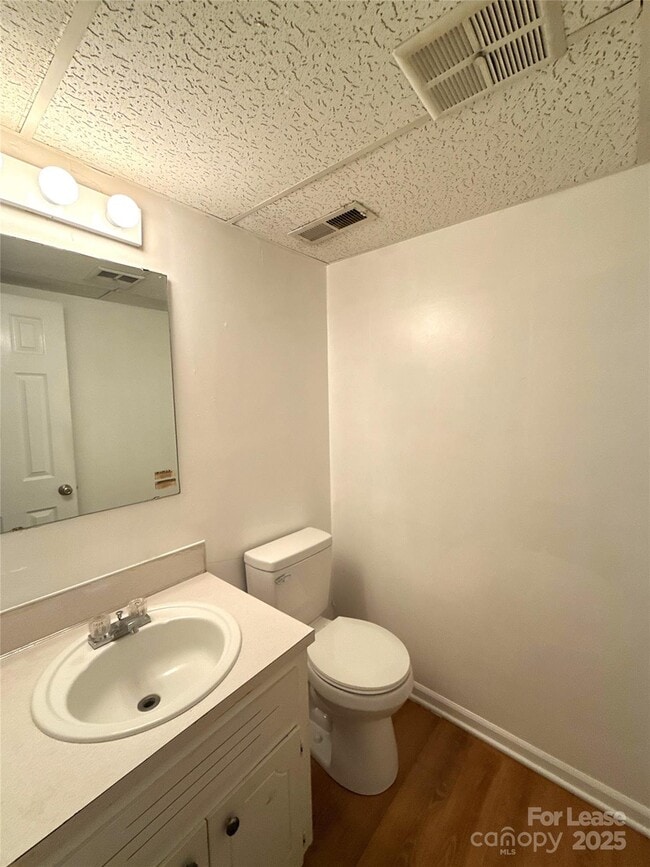 Building Photo - 409 Hawley Ave