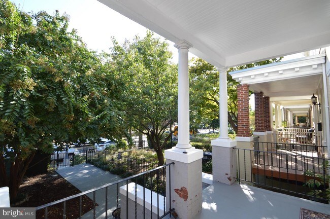 Building Photo - 720 K St NE