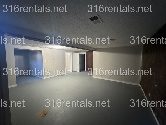 Building Photo - 1201 Hoch