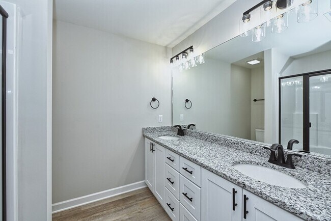 Building Photo - 146 N Trigg Ave