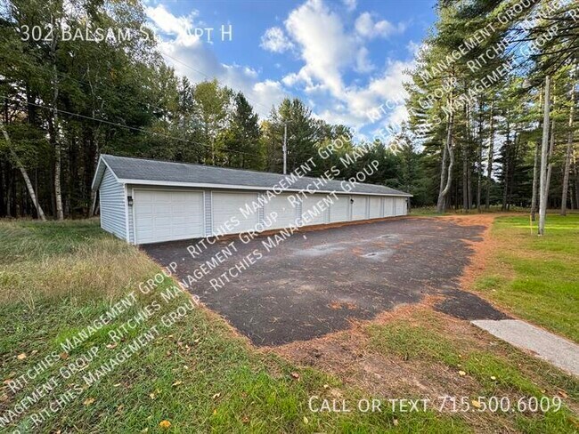 Building Photo - 302 Balsam St