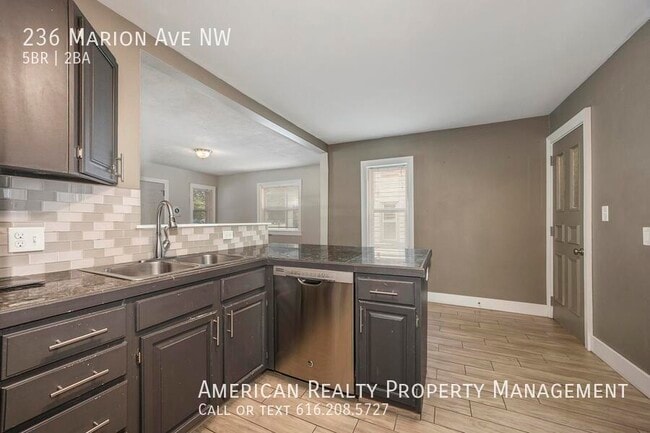 Building Photo - 236 Marion Ave NW