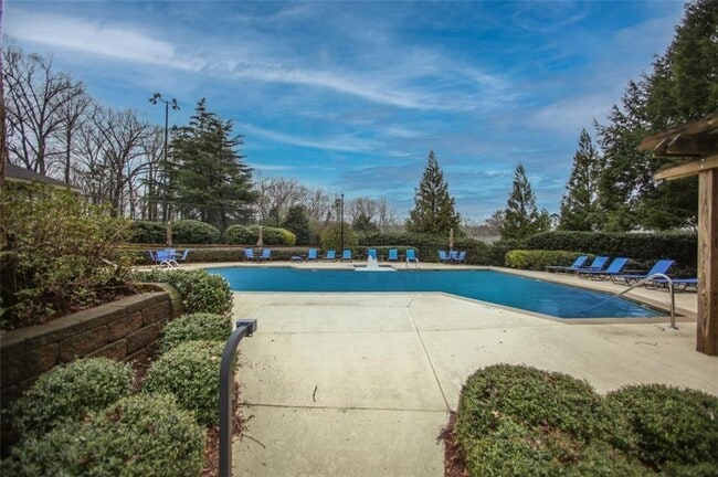 Building Photo - 4141 Riverlook Pkwy SE