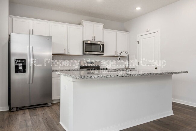 Building Photo - 214 Sterndale Dr