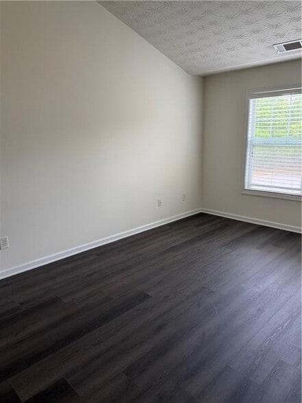 Building Photo - 4444 Windale Dr NW