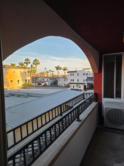 Building Photo - 860 Turquoise St