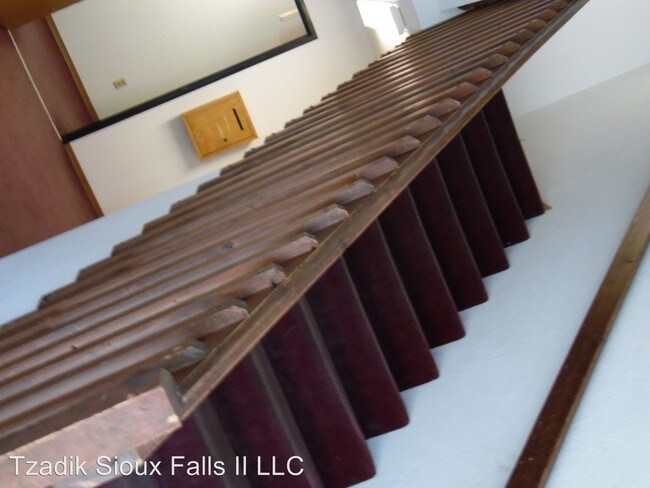 Building Photo - 2 br, 1 bath Apartment - 1900 W 6th St.