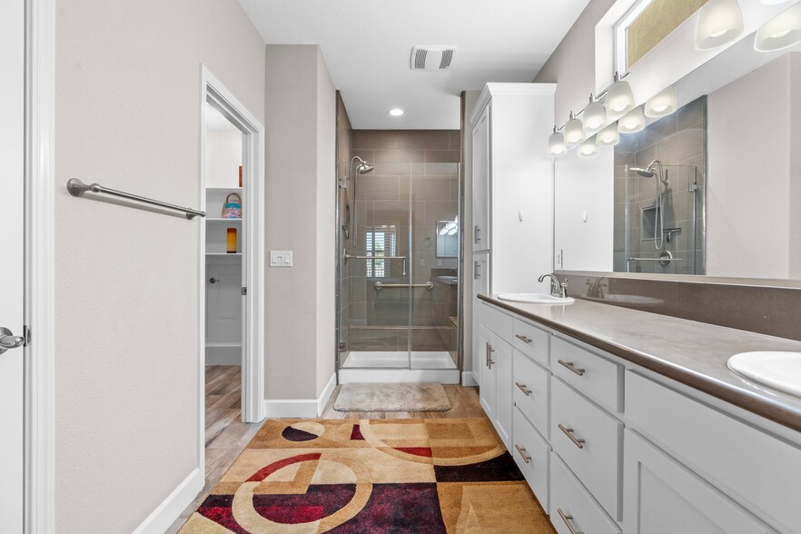 Building Photo - 377 Silver Ridge Dr