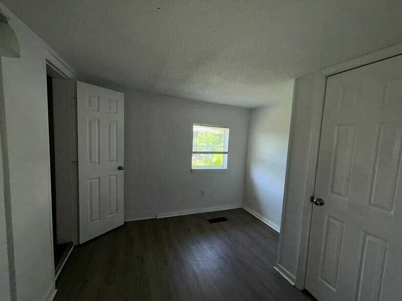 Building Photo - 2904 Garrison Ave SW