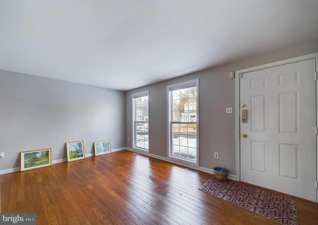 Building Photo - 4433 Hunt Pl NE