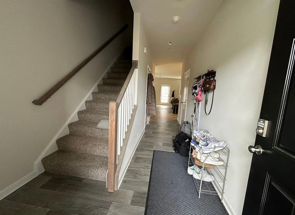 Building Photo - 411 Tevis St