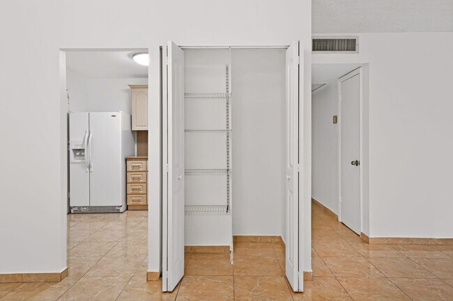 Building Photo - 401 Golden Isles Dr