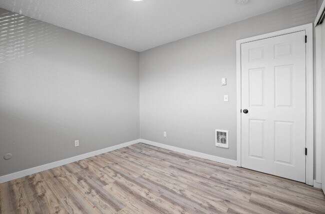 Building Photo - Beautifully remodeled 3BR in Gresham. 1/2 off first months rent!