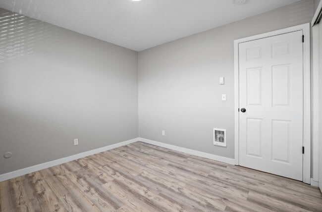 Building Photo - Ground floor apartment