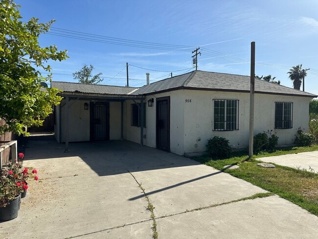 Building Photo - Conveniently Located Home in Modesto