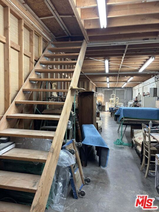 Building Photo - 2252 W Washington Blvd