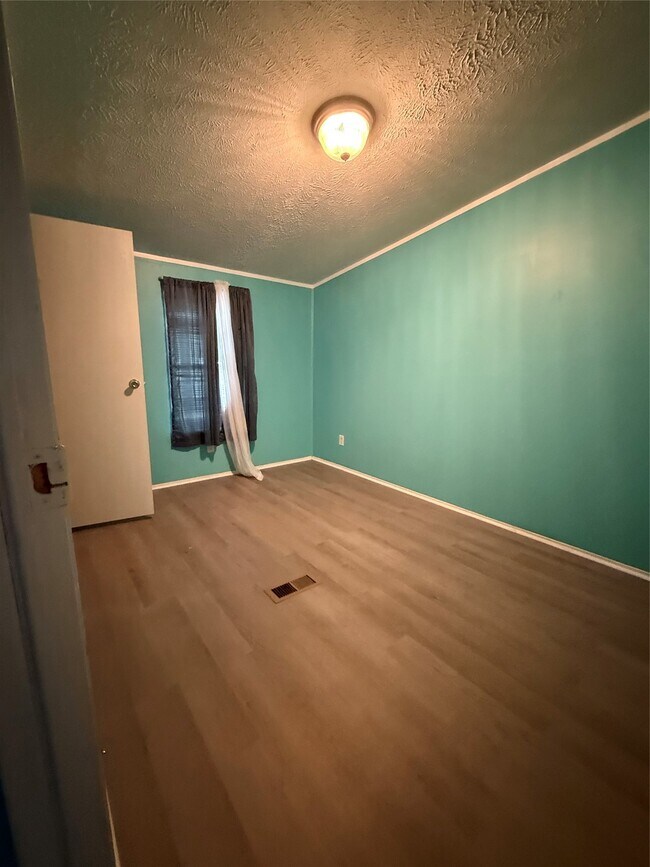 Building Photo - 4440 Grand Oaks Dr