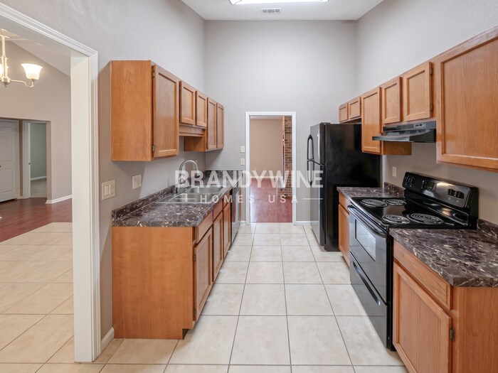 Building Photo - 3363 Hampstead Dr
