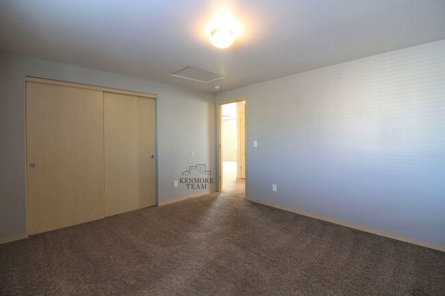 Building Photo - 4 Bedroom, 2.5 Bath Home in West Pasco
