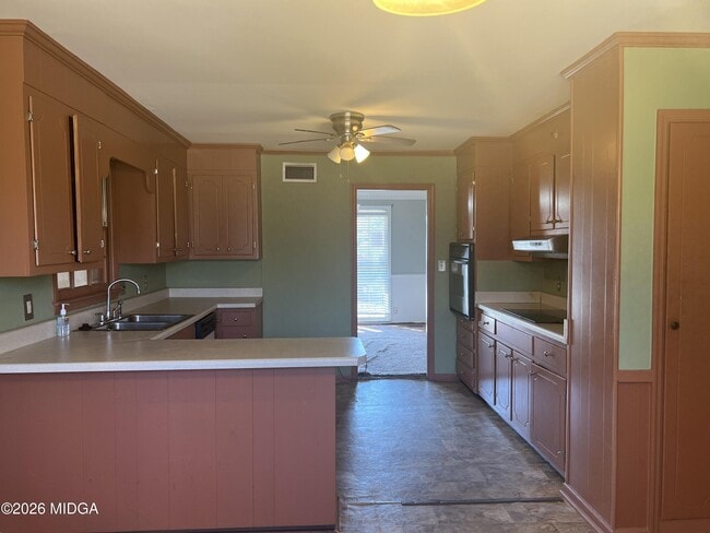 Building Photo - 853 Captain Kell Dr