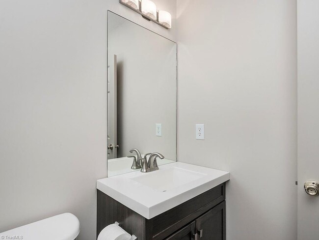 Building Photo - Immaculate Maintenance Free 3 bedroom/2.5 bath Townhouse in Rachel's Keep community off West Wend...