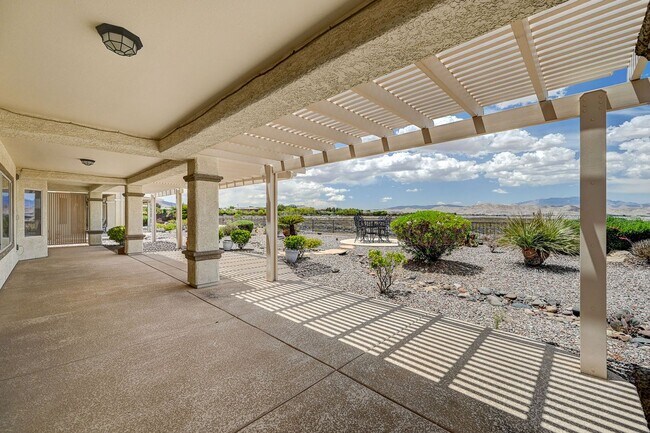 Building Photo - GEM IN SUN CITY ANTHEM!