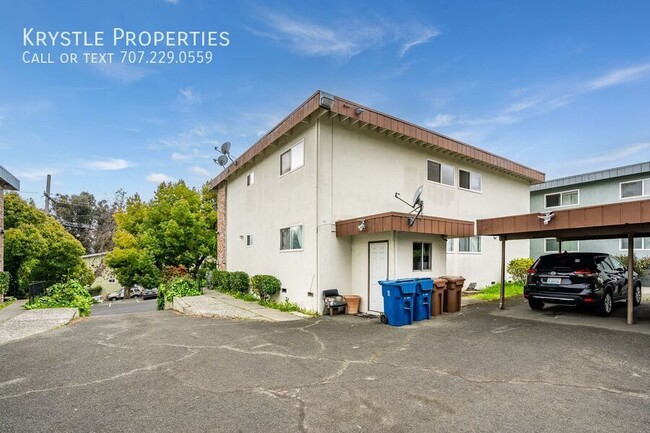 Building Photo - NOW Available In Benicia! 2 BD, 1 BA Condo...