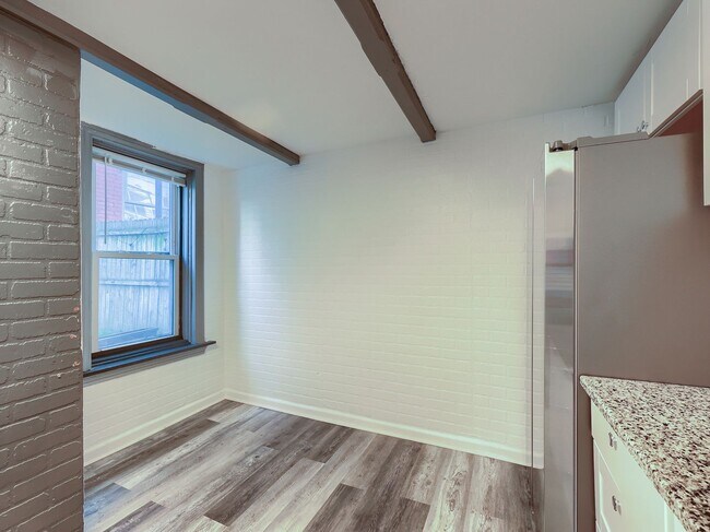Building Photo - 127 Herr St