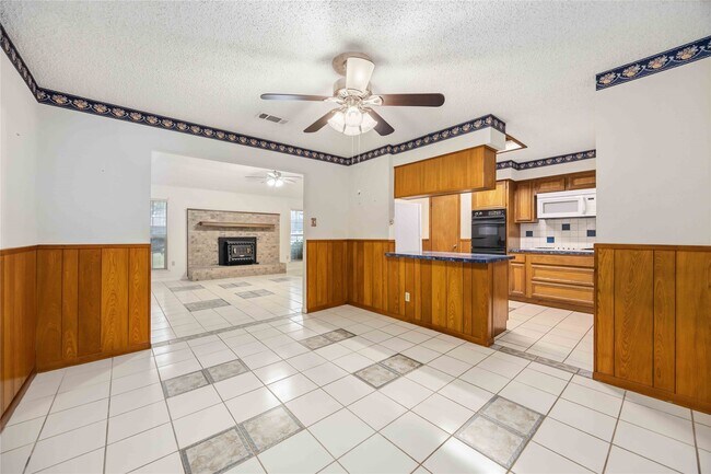 Building Photo - 2210 County Rd 769B