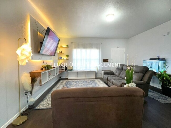 Building Photo - 2389 Wyandotte Ave