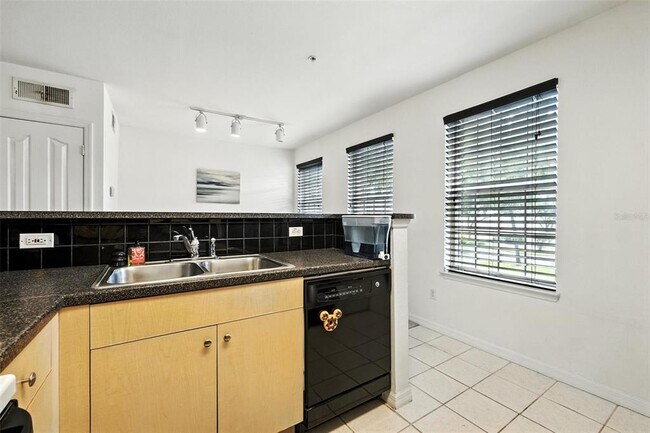 Building Photo - 742 Centervale Dr
