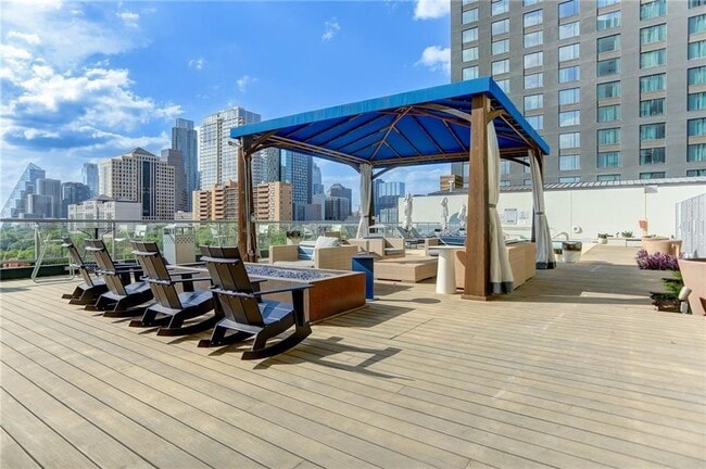 Building Photo - 603 Davis St