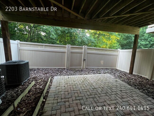 Building Photo - 2203 Barnstable Dr