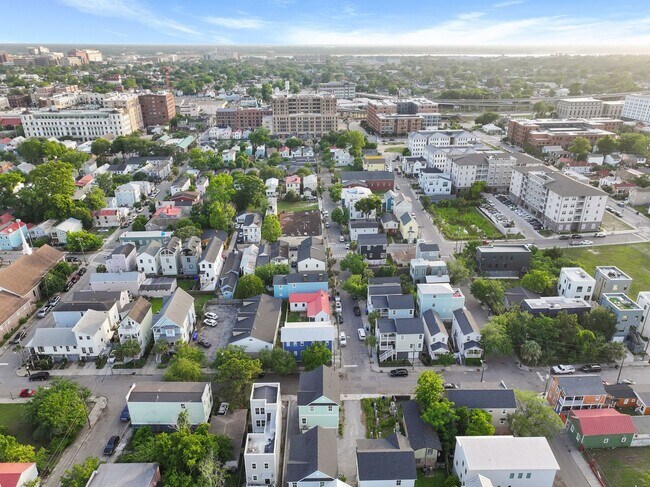 Building Photo - Elevated Charleston Charmer