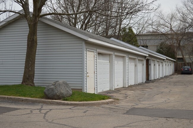 Building Photo - 1617 Troy Dr