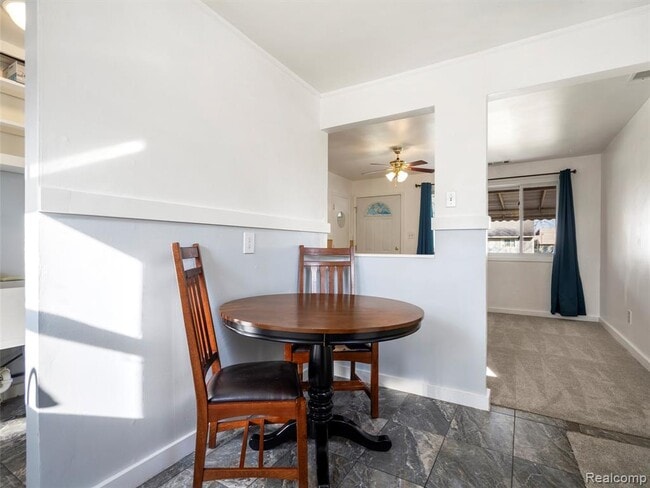 Building Photo - 1320 E Goulson Ave