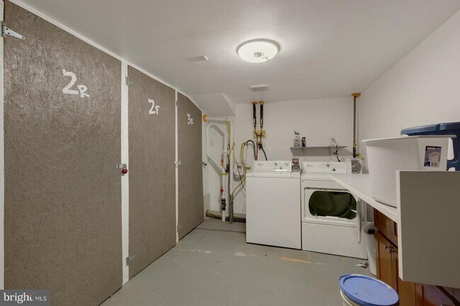 Building Photo - 2318 E York St