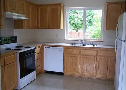 Building Photo - 824 S 8th St