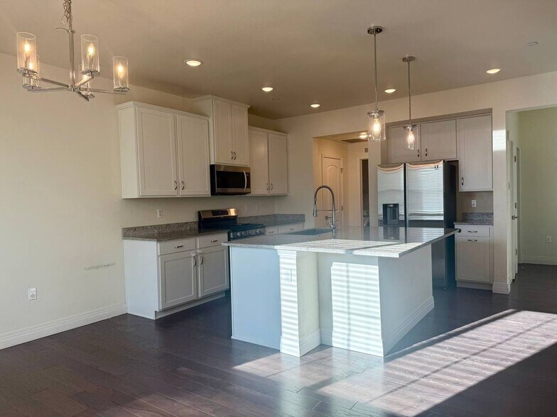 Building Photo - 1851 S Dunkirk St