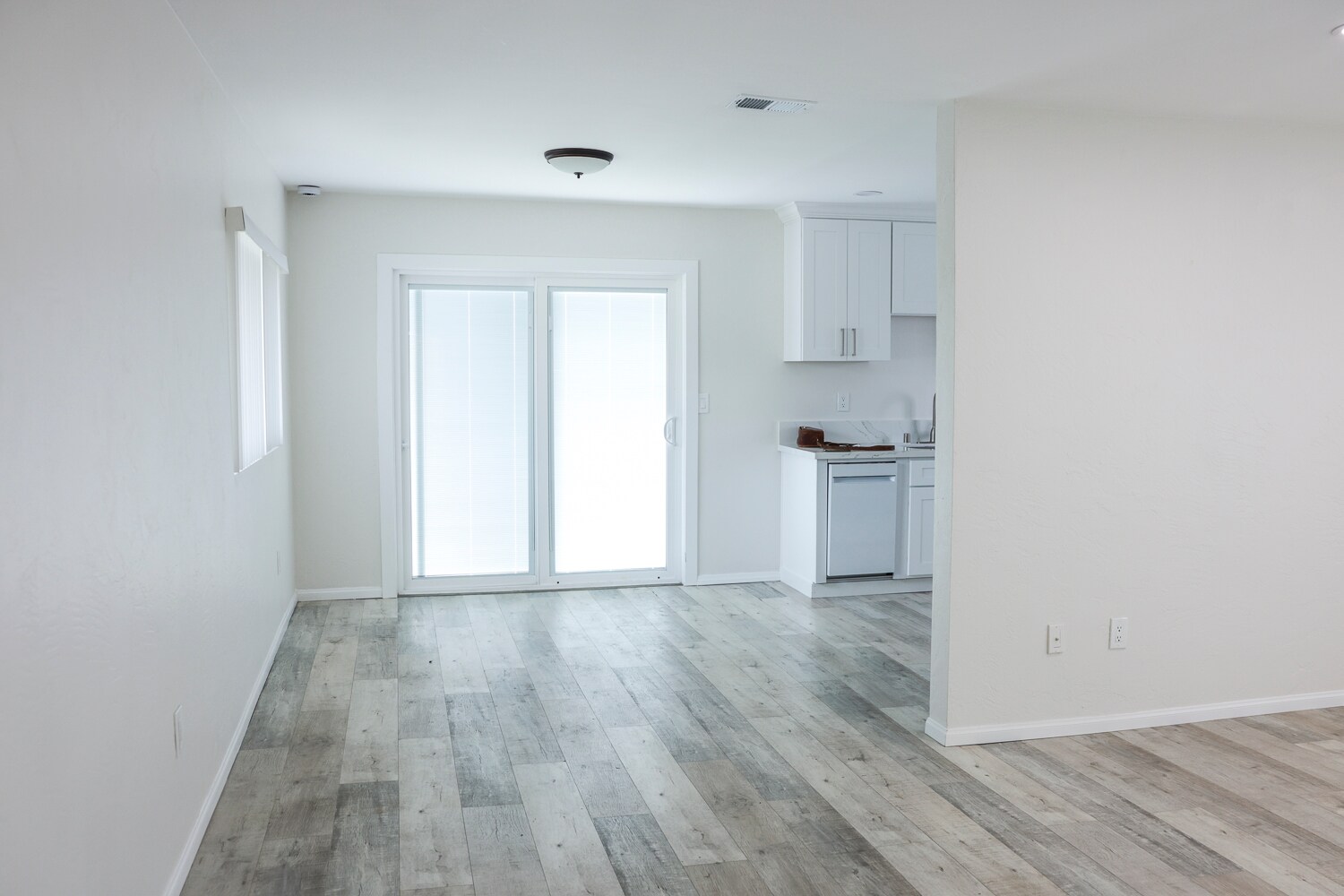 Building Photo - 4615 Lakeview Ave