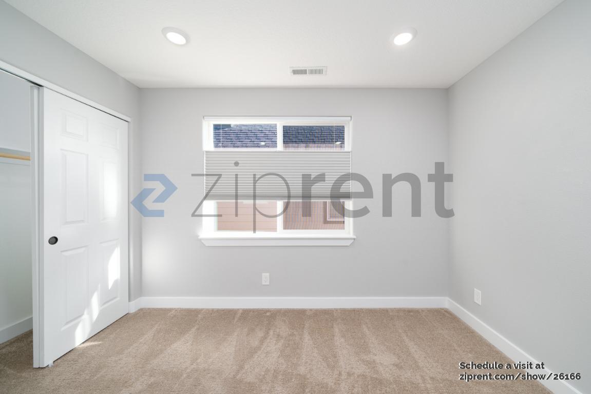 Building Photo - 6067 SE Nehalem St