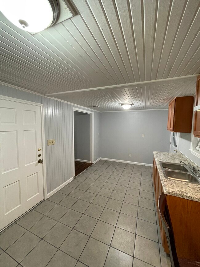 Kitchen - 229 W George St