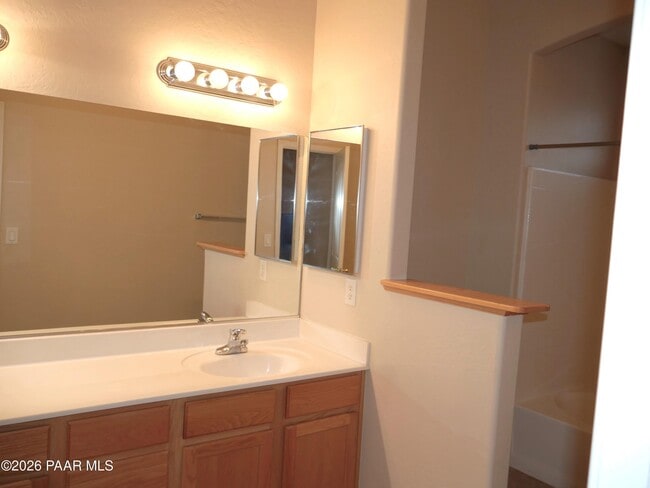 Building Photo - 5474 N Ardmore Ave